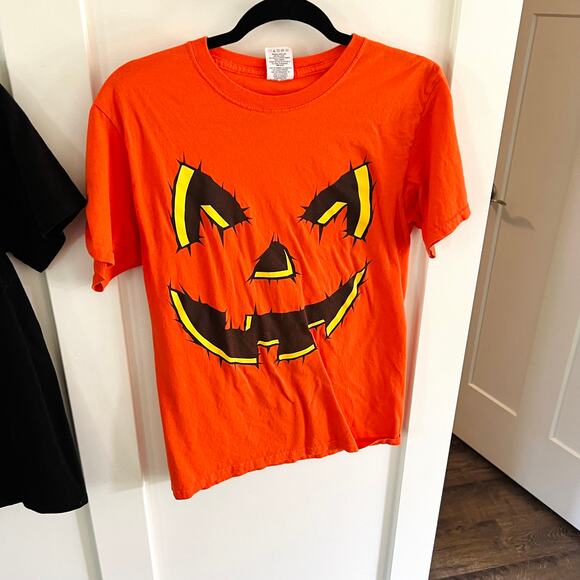 Women's Halloween Shirts Witch Skeleton Pumpkin Bundle of 3 Size Small - Picture 5 of 9